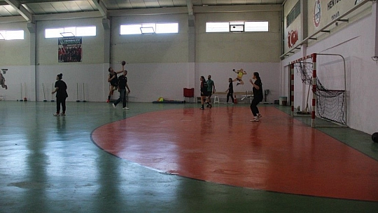 Kiraladığı çay bahçesiyle sporcularını iş sahibi yaptı