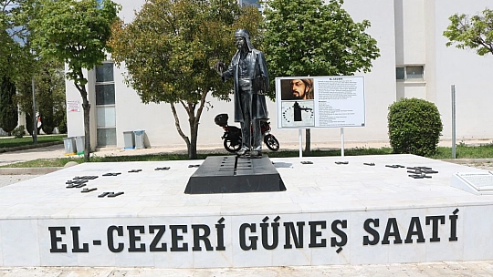 Elazığ'da Saat Gölgede Kaldı