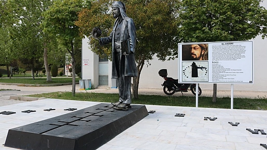 Elazığ'da Saat Gölgede Kaldı