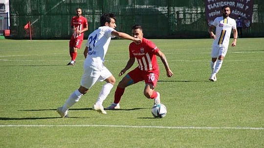 Karakoçlar evinde kral!