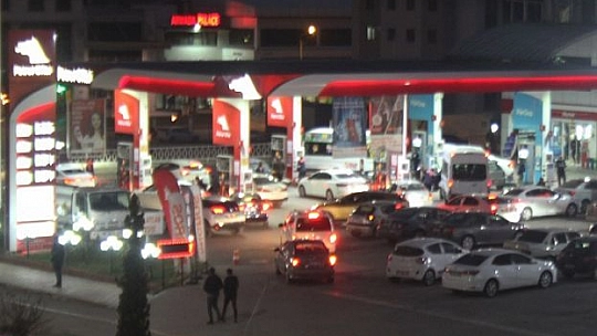 Elazığ'da Zam Telaşı, Uzun Kuyruklar Oluşturdu