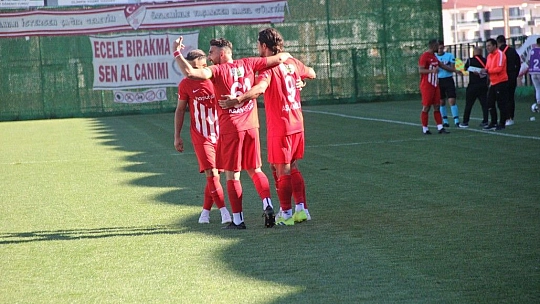 Karakoçlar evinde kral!