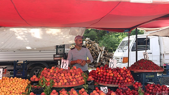 Bu Pazar Başka Pazar!
