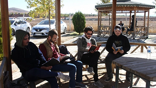 Fırat Üniversitesi İletişim Fakültesi'nde 'Kahve Bizden Okumak Sizden' Etkinliği