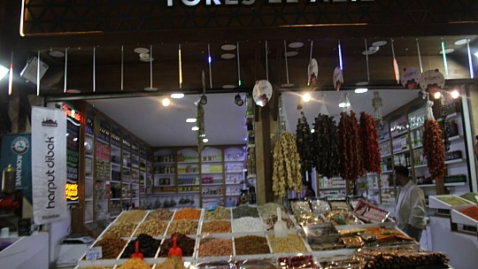 Elazığ'daki Depremzedelerden Kapalı Çarşıya Yoğun İlgi.