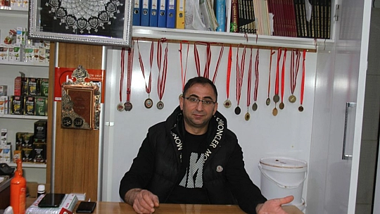 Elazığ'daki Depremzedelerden Kapalı Çarşıya Yoğun İlgi.