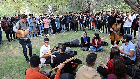 Fırat Üniversitesi'nden Nota Sesleri Yükseldi