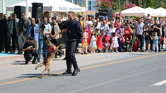 Elazığ'da 30 Ağustos Zafer Bayramı Kutlamaları Çoşkuyla Kutlandı