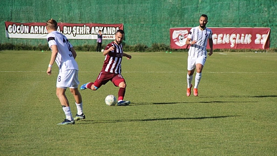 Golcü girdi, fişi çekti!