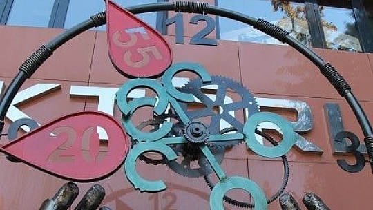 Deprem enkazlarından toplanan parçalarla 'deprem anıtı' yapıldı