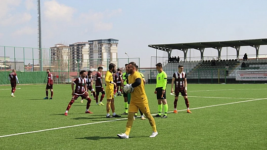 18 kırmızı kart çıktı, maç tamamlanamadı