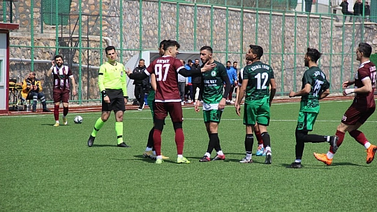 18 kırmızı kart çıktı, maç tamamlanamadı