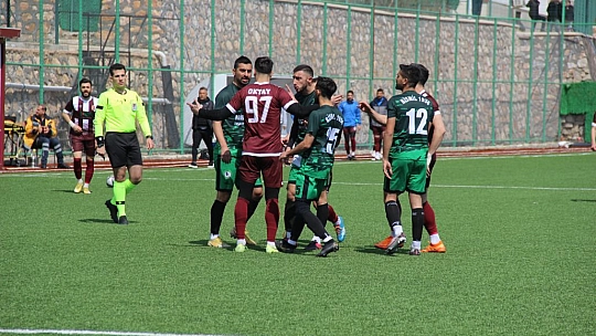 18 kırmızı kart çıktı, maç tamamlanamadı