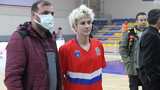 Işıl Alben'e Elazığlılar'dan yoğun sevgi