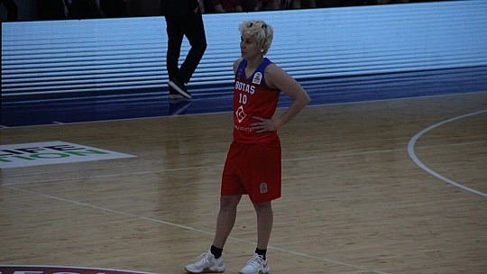 Işıl Alben'e Elazığlılar'dan yoğun sevgi