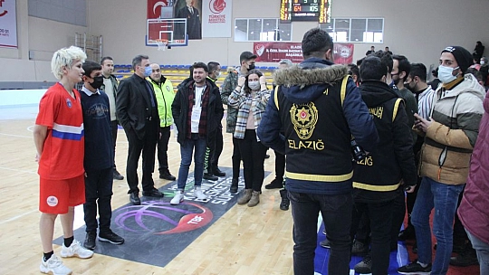 Işıl Alben'e Elazığlılar'dan yoğun sevgi