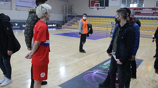 Işıl Alben'e Elazığlılar'dan yoğun sevgi