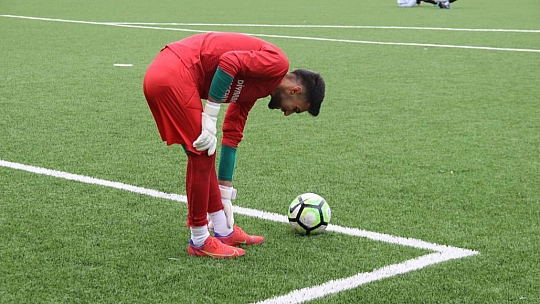 Sakatlanan kaleci, yedeği olmadığı için 65 dakika sahada kaldı