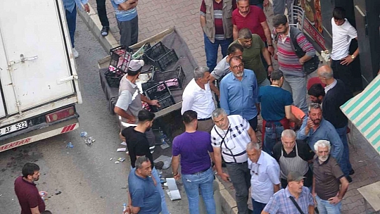 Kamyonun çarptığı seyyar satıcı yaralandı