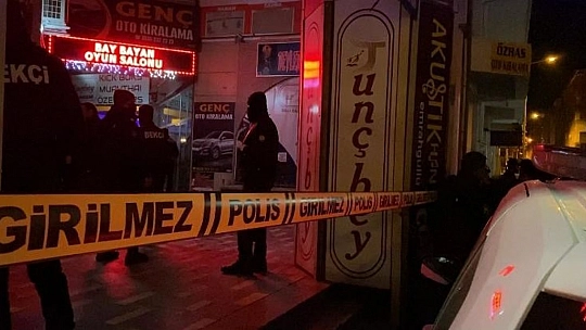 Kız arkadaşıyla tartışıp kafasına silah dayamıştı, 4 saat sonra ikna edildi