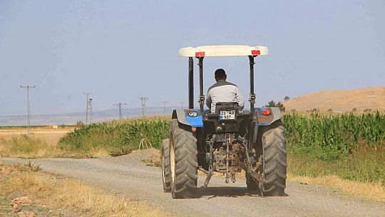 Köyden çıkmadığı traktörüne İstanbul ve Erzincan'dan 6 ceza geldi