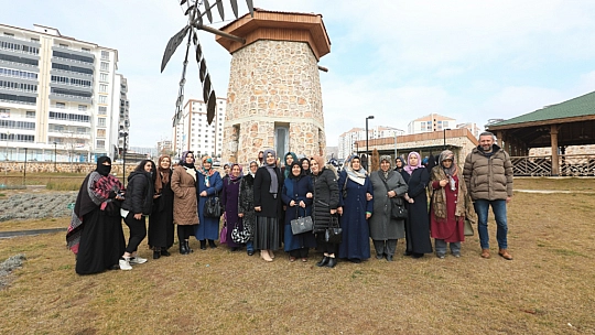 Kursiyer Kadınlar Elazığ Belediyesi'nin Proje Alanlarını Gezdi