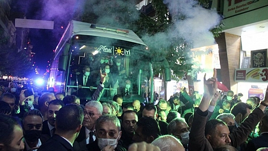 'Başbakan Meral' Sloganıyla karşılanan Akşener' e Yoğun İlgi