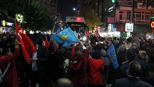 'Başbakan Meral' Sloganıyla karşılanan Akşener' e Yoğun İlgi