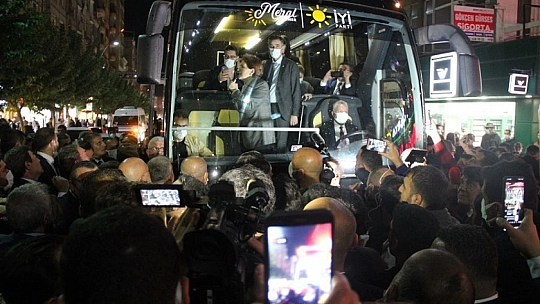 'Başbakan Meral' Sloganıyla karşılanan Akşener' e Yoğun İlgi