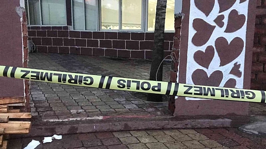 Oğlunun düğününde, eşini öldürüp kızını yaraladı