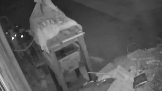Örümcek adam gibi tırmanan hırsızlar 40 bin liralık bakır kablo çaldı