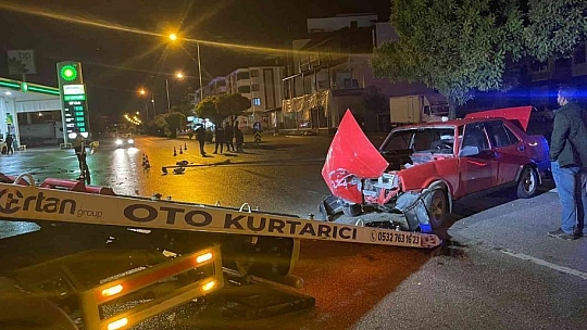 Otomobil aydınlatma direğine çarptı: 1 yaralı