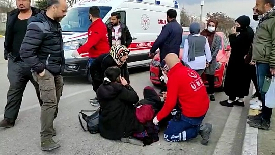 Otomobilin çarptığı kadın yaralandı
