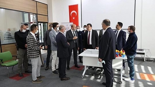 TÜBİTAK Başkanı Prof. Dr. Mandal'dan İpek Yolu Uluslararası Çocuk Ve Gençlik Çalışmaları Merkezi'ne Ziyaret