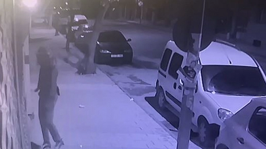 Elazığ'da Bir Garip Olay: Biri Kırdı, Diğeri Kaydetti