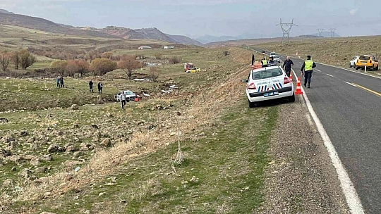 Şarampole yuvarlanan otomobil hurdaya döndü: 2 yaralı