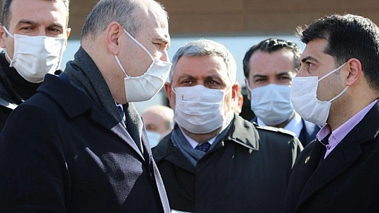 Bakan Soylu, Şehit Fethi Sekin'in babası ile kanaat önderi Nazırlı'yı hastanede ziyaret etti