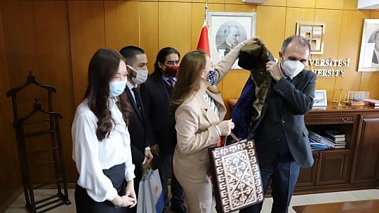 Kazakistanlı Öğrencilerden Fırat Üniversitesi'ne Ziyaret