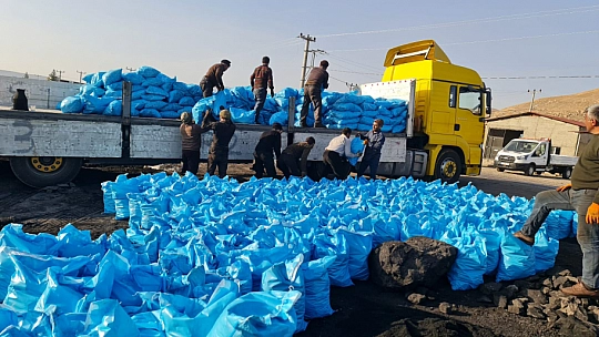 İHH'dan Suriye'deki Kamplarda Kalanlara 47 Tır Yardım