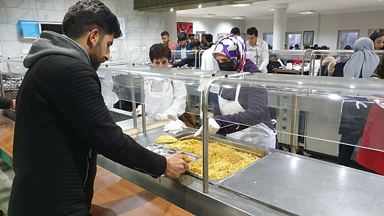 Fırat Üniversitesi Kadın Kolları İftarda Da Öğrencileri Unutmadı