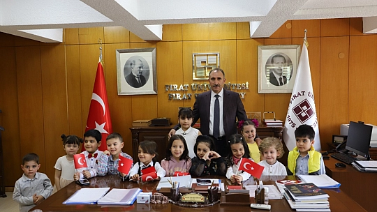 Rektör Prof. Dr. Göktaş Koltuğunu Çocuklara Devretti