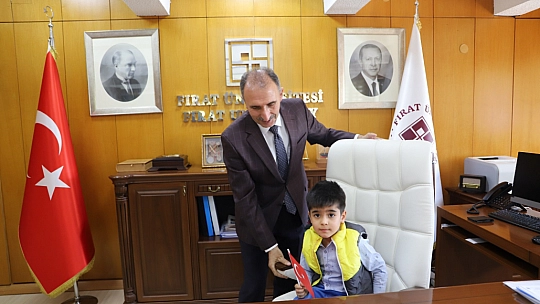 Rektör Prof. Dr. Göktaş Koltuğunu Çocuklara Devretti