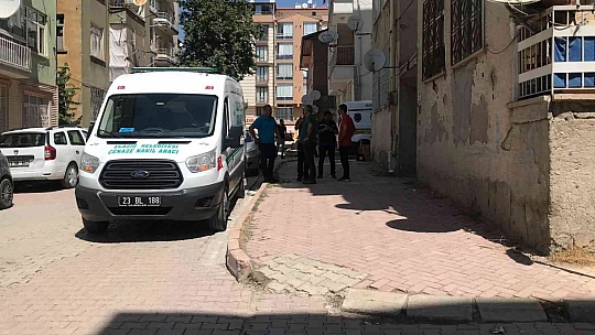 Yaşlı adam evinde ölü bulundu
