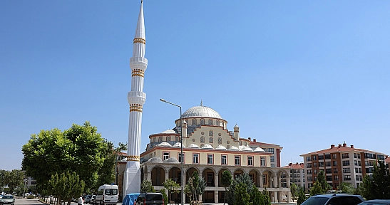 Elazığ'da yıldırımın yıktığı cami minaresi yeniden inşa edildi