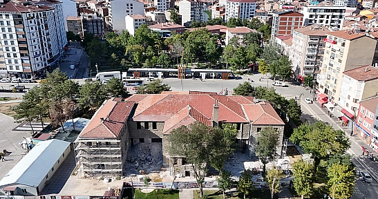 Tarihi Öğretmenevi'nde restorasyon çalışmaları sürüyor