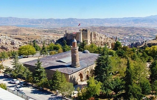 Bu yıl gelemeyenlere özel Ulu Cami'den muhteşem kareler...