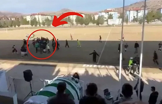 14 kırmızı kart çıktı, futbolcular birbirine girdi