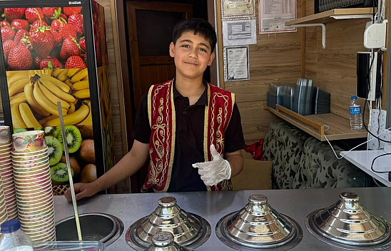 15 yaşında usta oldu, Maraş'tan gelip dondurmasını Harput'a taşıdı