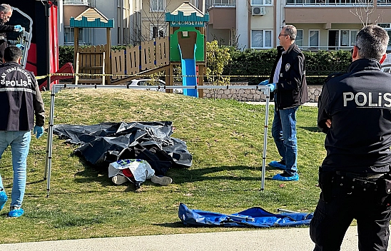 19 Yaşındaki Genç, Parkta Ölü Bulundu
