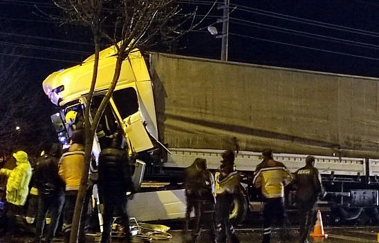 4 Tır Çarpıştı Ölü ve Yaralılar Var!